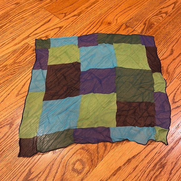 Woman’s Square Scarf - Picture 1 of 2